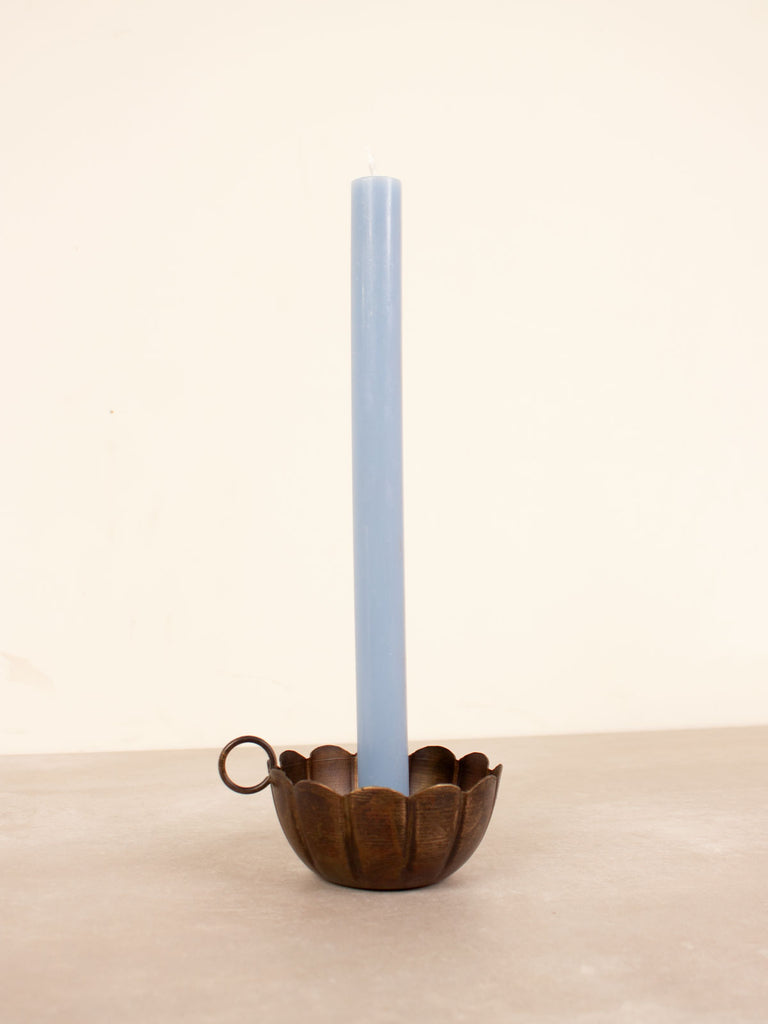 Shell-like Scallop candle holder with blue candle