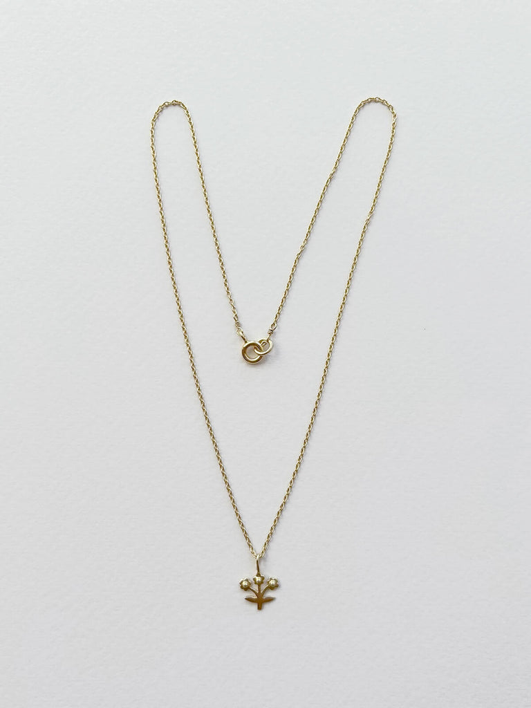 18ct gold plated flower pendant necklace on a fine gold chain