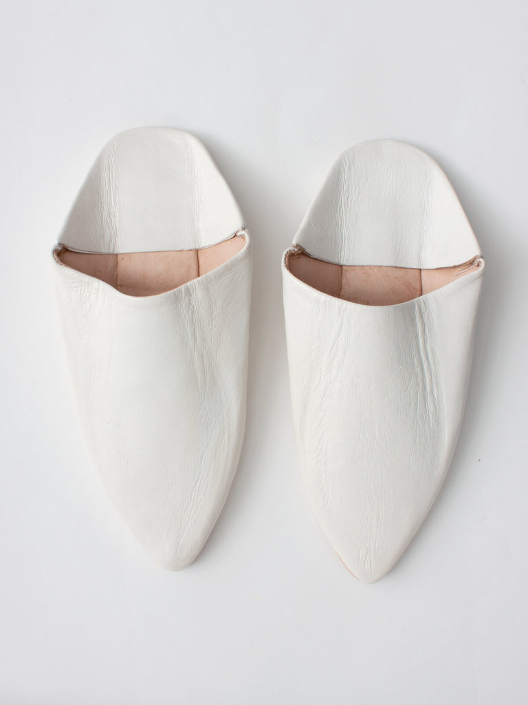 Moroccan Classic Pointed Babouche Slippers, Antique White - Bohemia Design